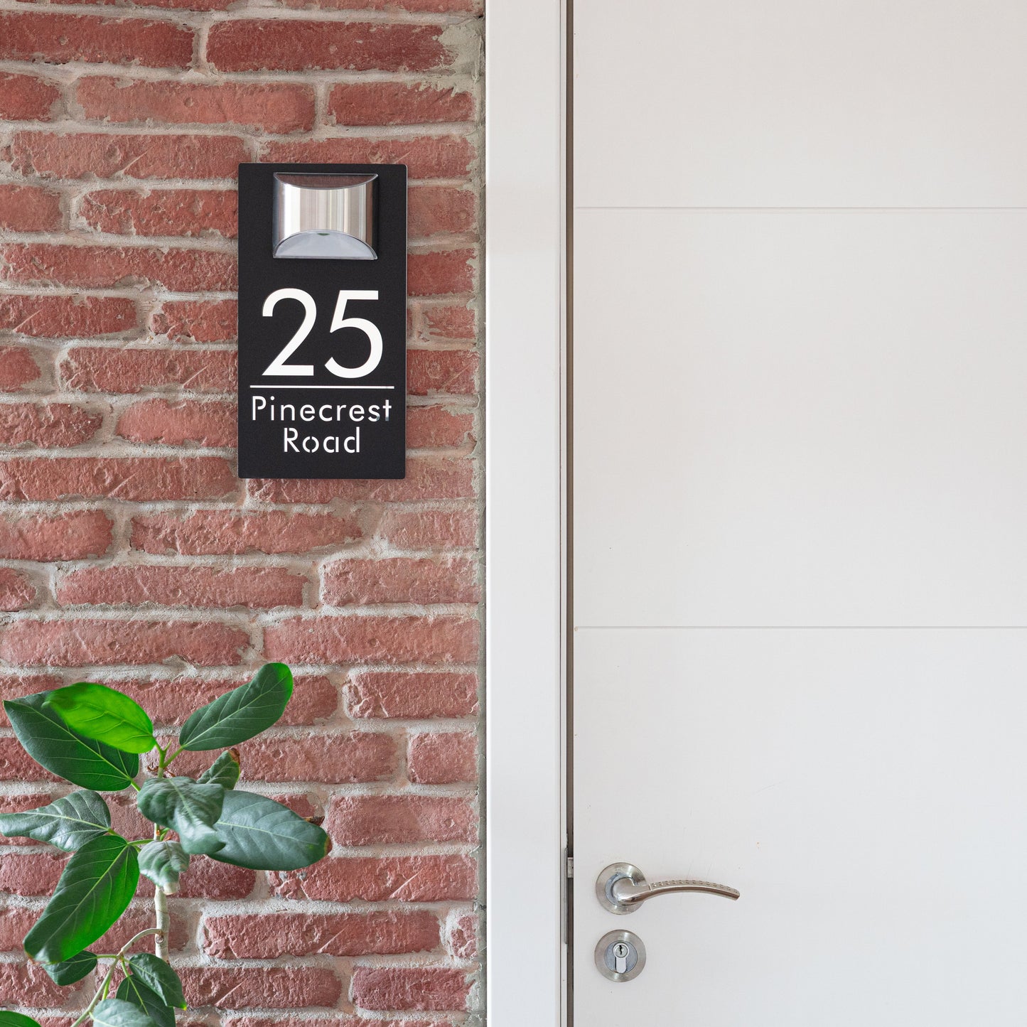 🔥49% OFF🔥Personalized Solar Modern Door Plaque